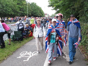 Hawgood family as spectators, Olympics Time Trial near Hampton Court